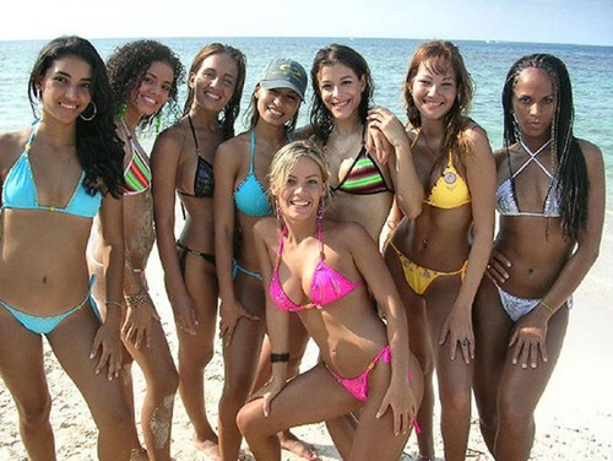 Indian Topless Beach Girls